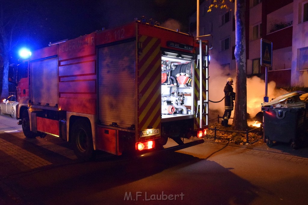 Mehrere Muell Sperrmuellbraende Köln Vingst Ansbacherstr P63.JPG - Miklos Laubert